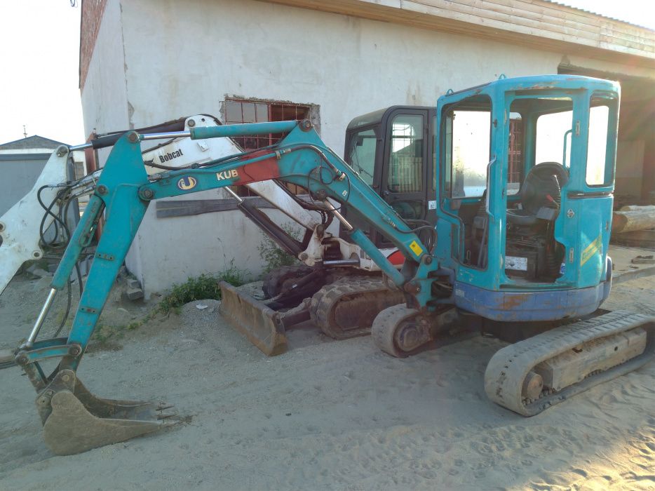 Terasamente curți-Decopertare, Nivelare , compactare-Bobcat -Excavator
