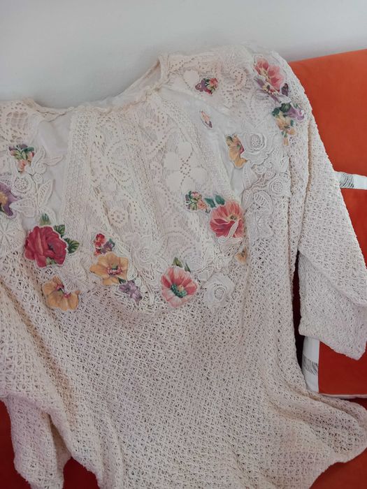 Дизайнерска блуза с апликация