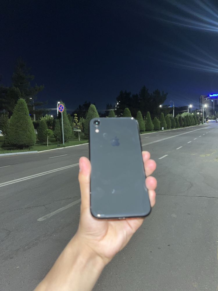iPhone XR   black