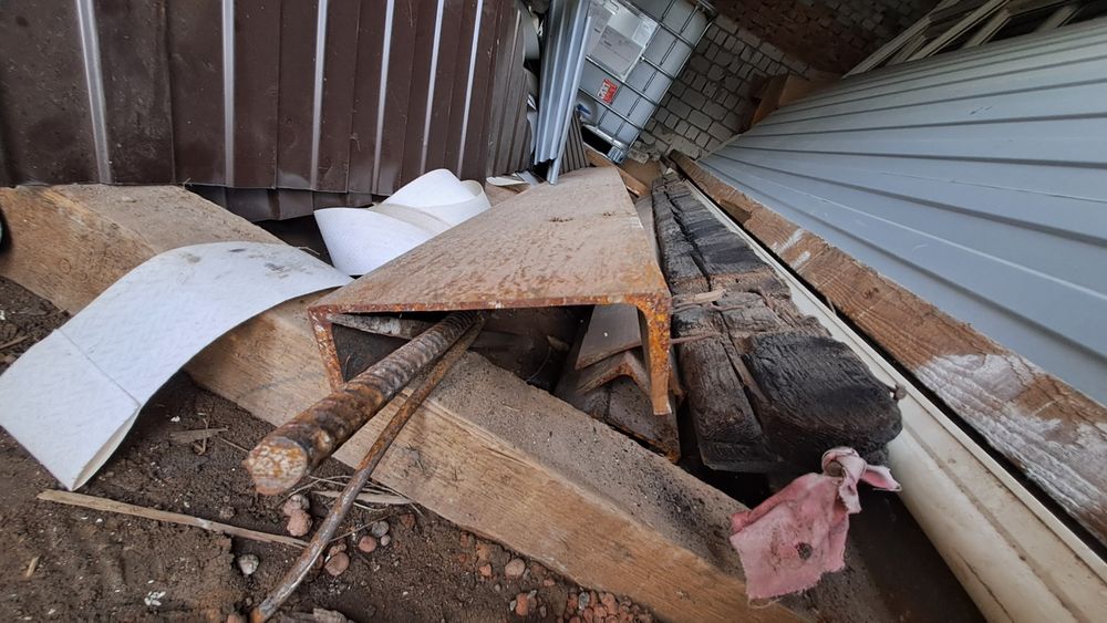 Швеллер 20 см. Длина 3 метра.