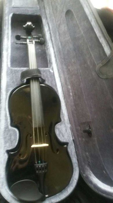 Нова цигулка черна
