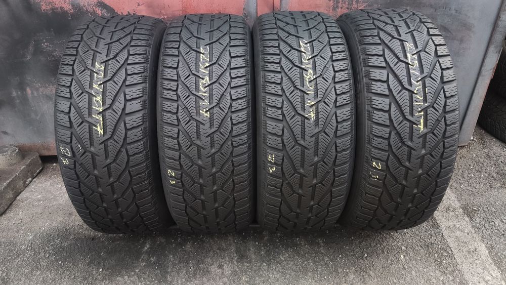 4бр. зимни гуми 225/50/17 Tigar Winter, dot23 
dot23
8+mm
Добро състоя