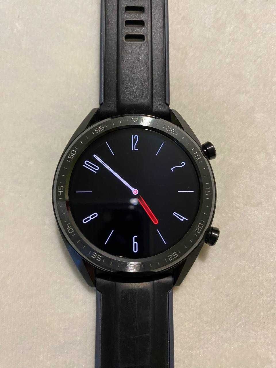 Huawei Watch GT, в хорошем состоянии.