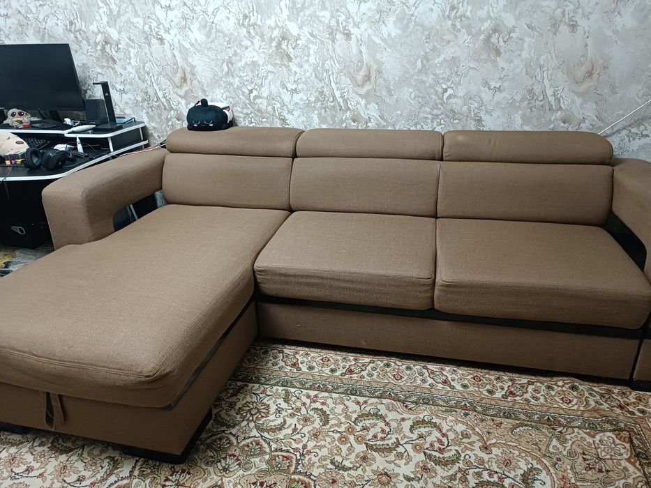 Диван угловой в хорошем состоянии
