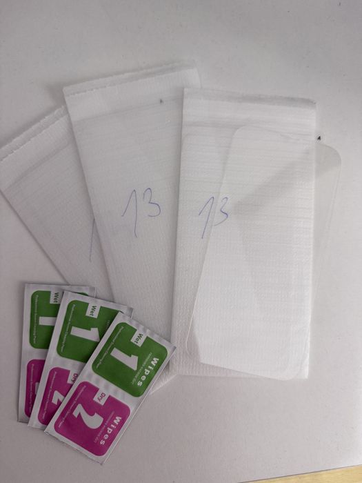 3 Стеклянные пленки на IPhone 13