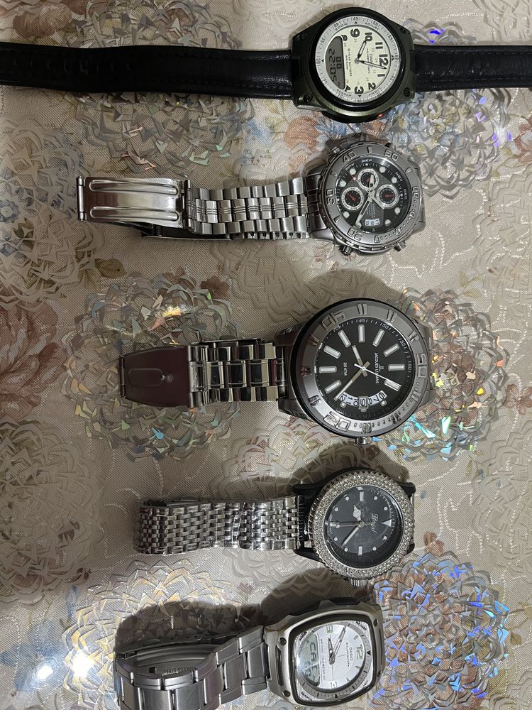 Vând 7 ceasuri diverse modele