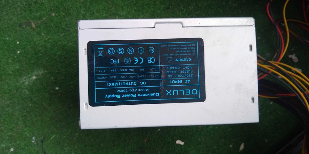 Продавам захранване за компютър 550W-Марка Delux