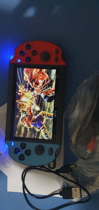 Consola portabila de jocuri retro