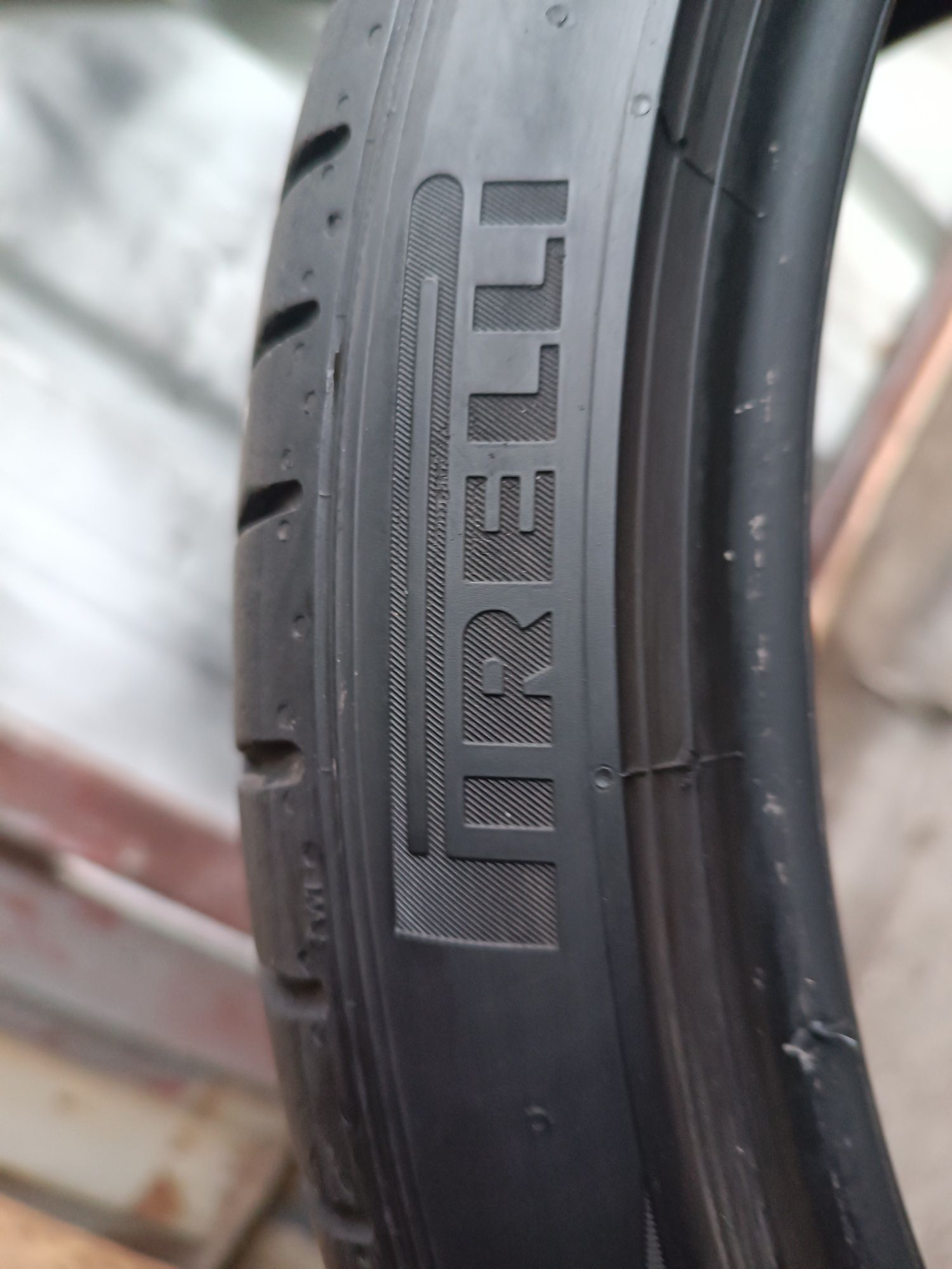 235/35/19 Pirelli