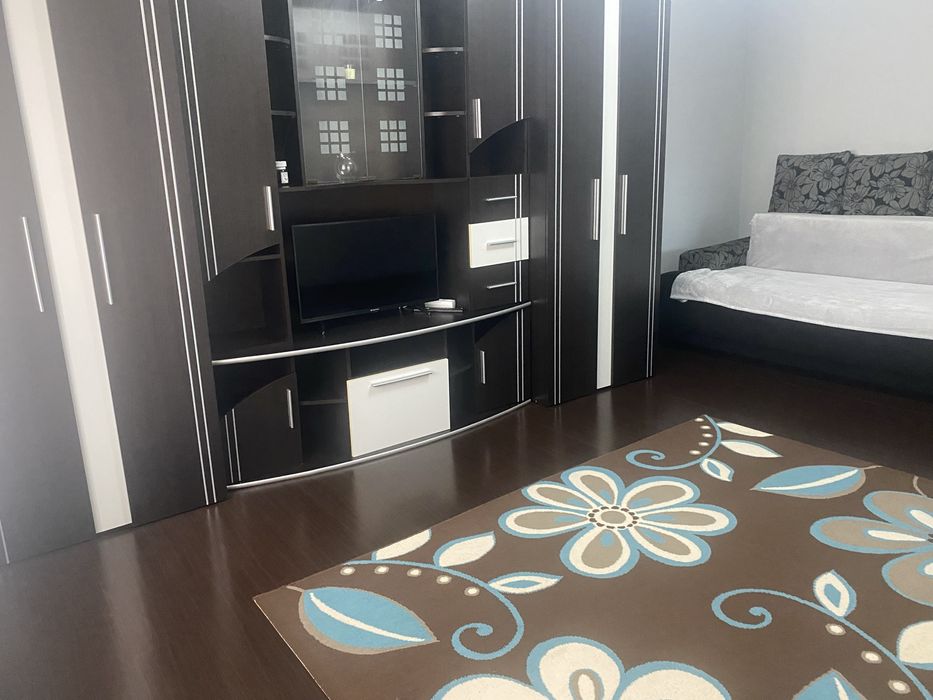 Chirie / vanzare, Apartament 2 camere str Revolutiei(OMV)