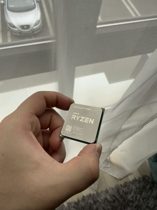 AMD Ryzen 7 5700G – 8 nuclee / 16 fire