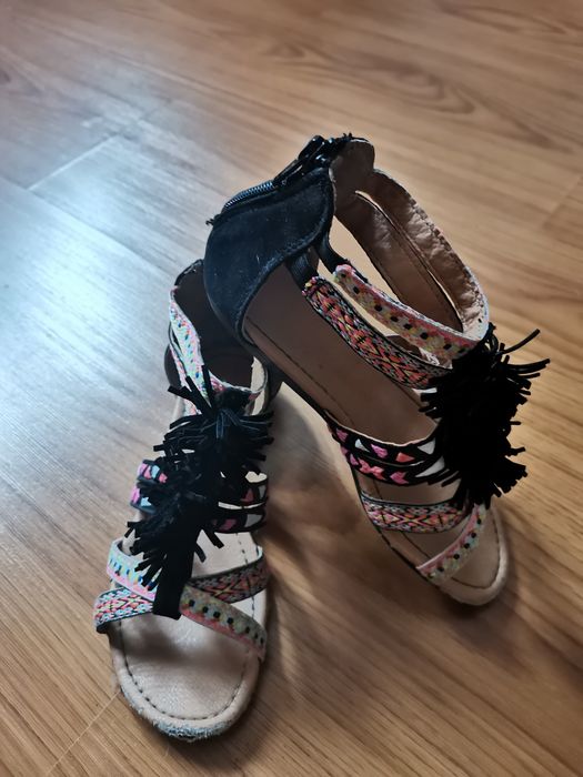 Пантофки/ обувки и Сандали за момиче