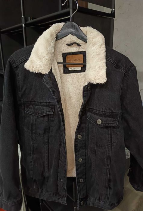 Женская: зимняя куртка, джинсовка.