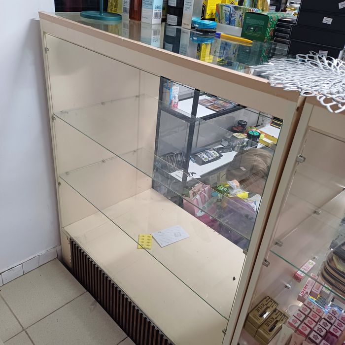 Витрина стекло полки мдф