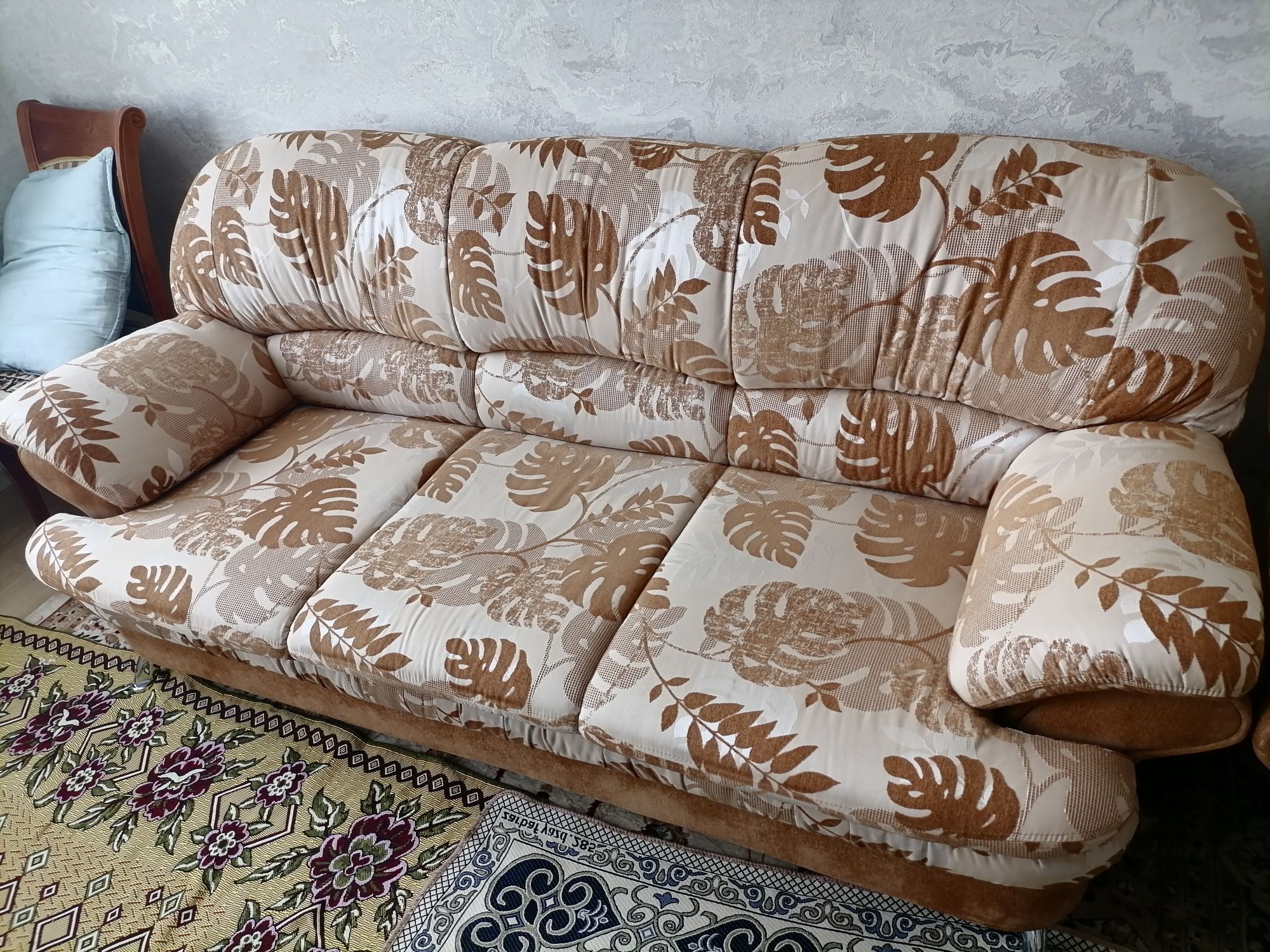 Продам диван с креслом в хорошем состоянии