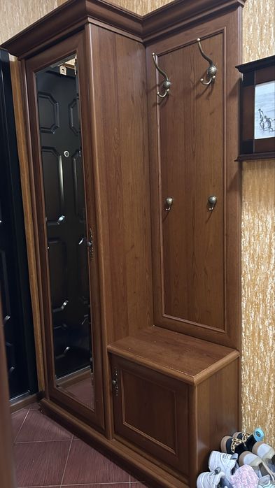 Продам прихожую б/у
