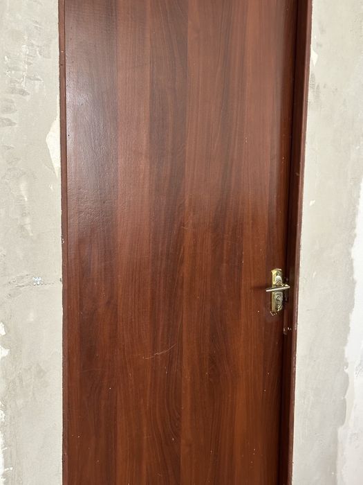 Продам межкомнатные двери почти за даром цену