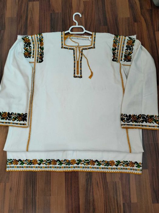 Cămăși mărgele,prosoape ,curele icoane