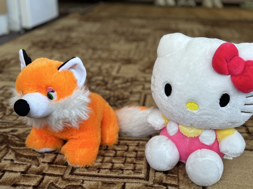 Срочно!!! Продам 2 игрушки  «лисенок» и “hello kitty»