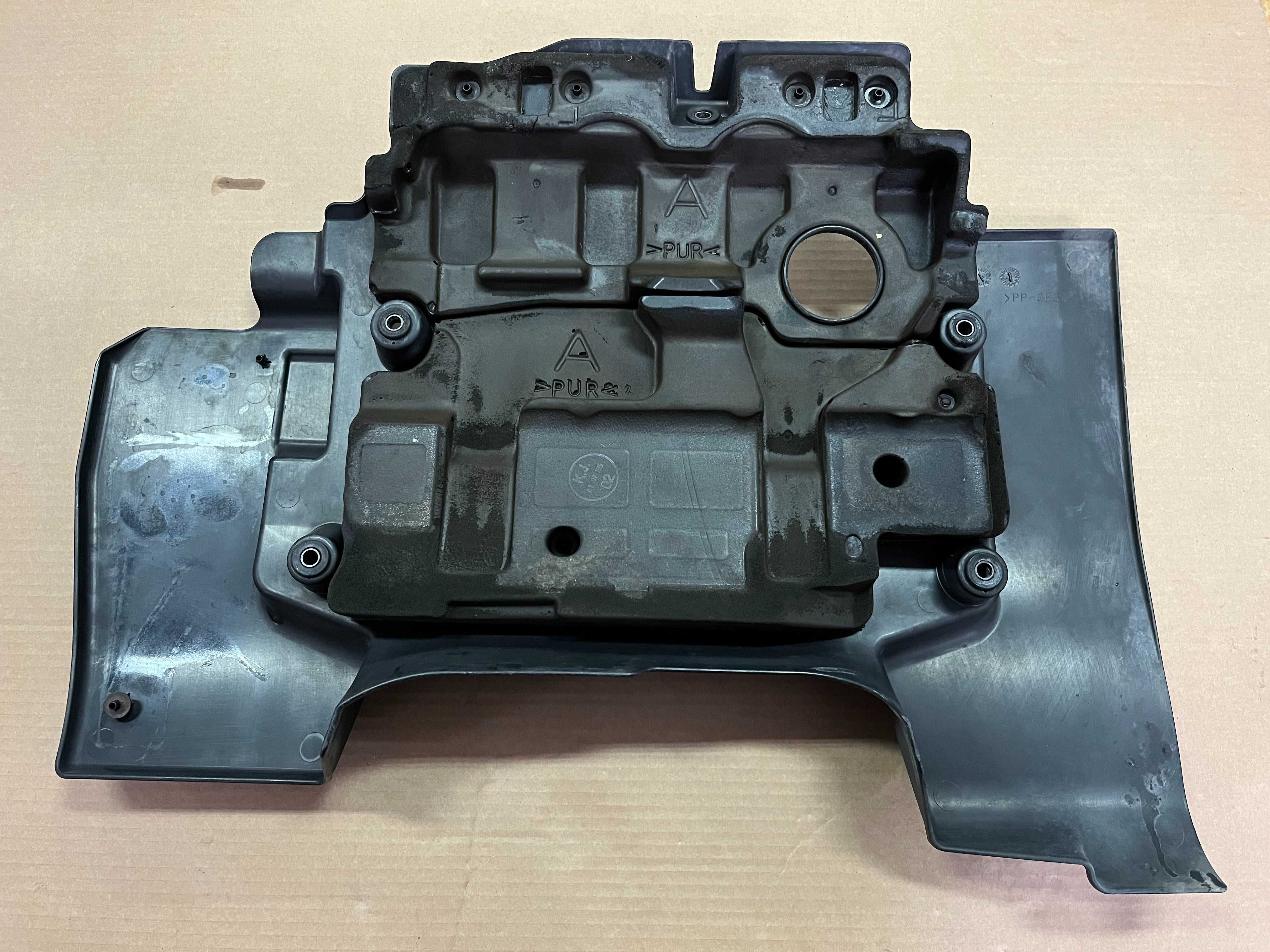 Капака над двигателя за Toyota Avensis T25 2.0 D-4D