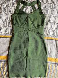 Зелена ластична рокля