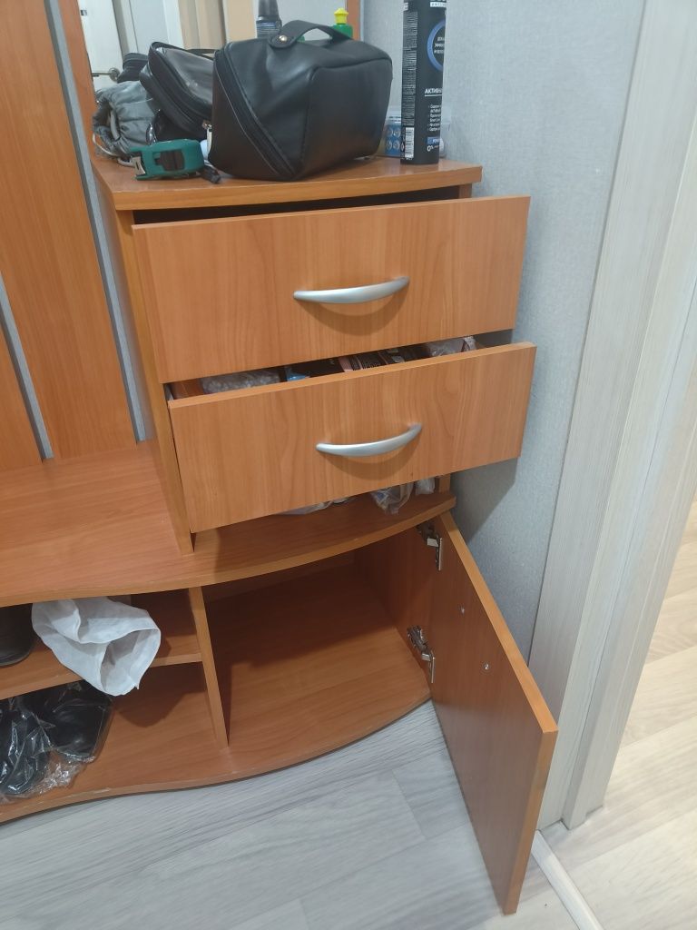 Продам прихожую(шкаф)