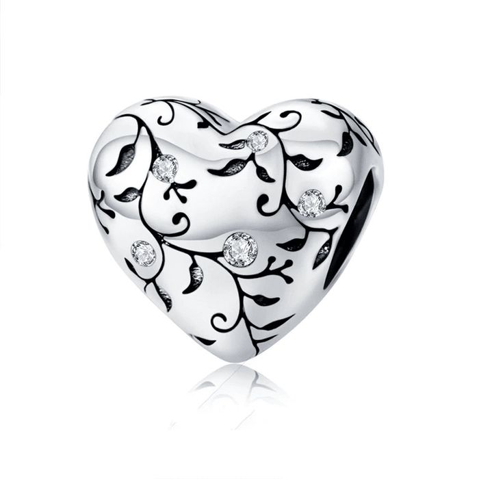 Сребърна гривна с два талисмана