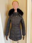 Geaca iarna Burberry. Marime XS. Pret 1000 lei Stare buna.