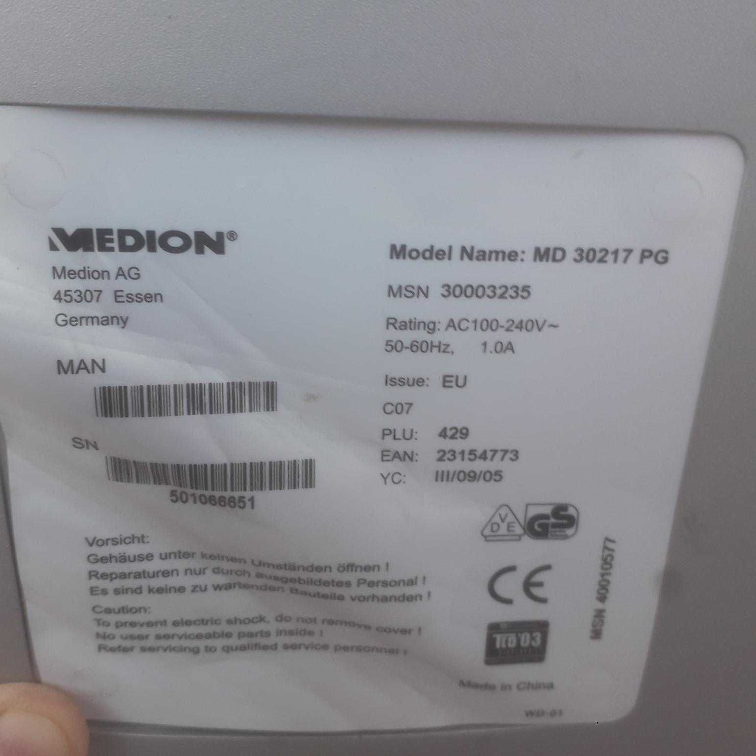 Monitor  Medion + cabluri incluse