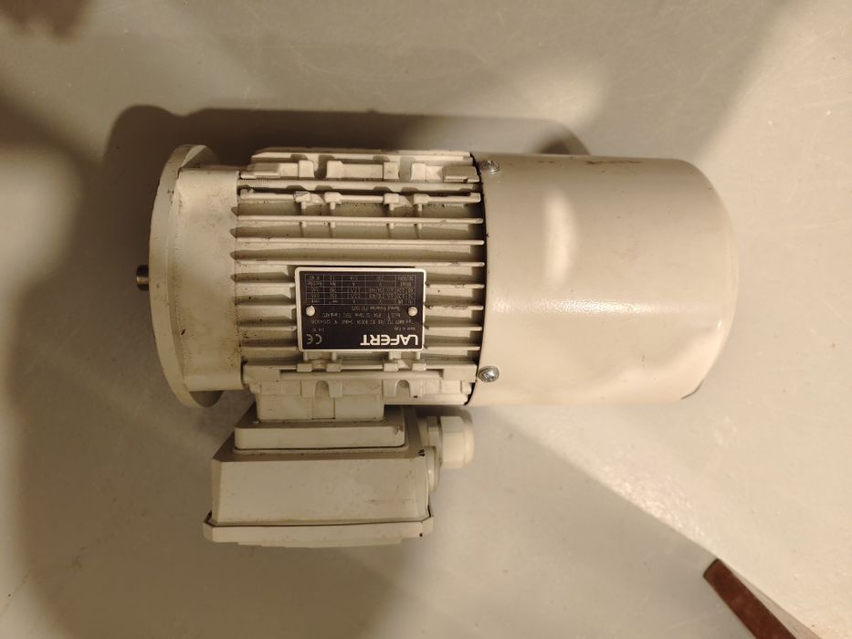 Motor cu frana lafert