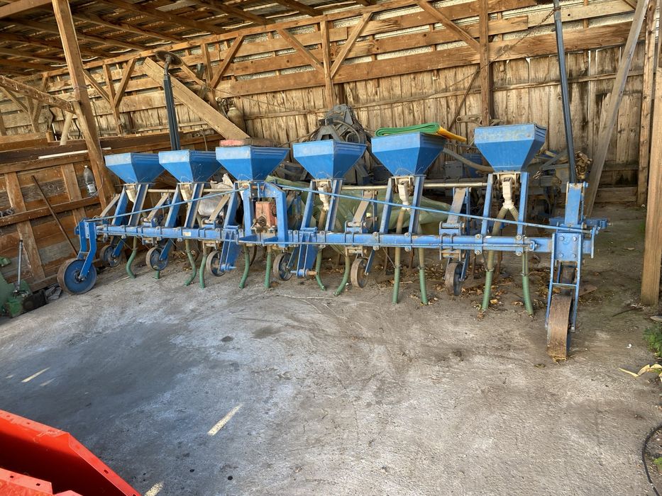 Prasitoare cu fertilizare