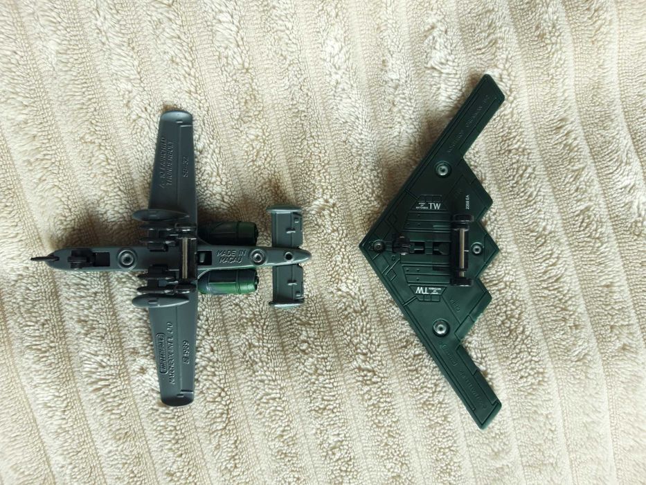 Matchbox MIL MI-24 HIND-D Helikopter , F - 18 Hornet, B 2 Stealth,