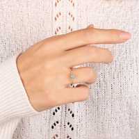 Женское кольцо из белого золота с бриллиантами