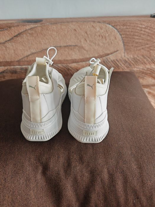 Adidași Puma 37,5 purtați de 2 ori.