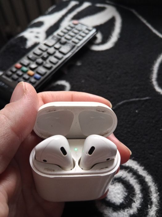 Продам наушники AirPods