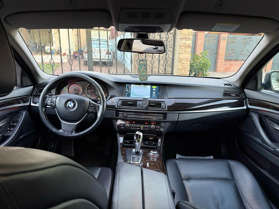 Bmw 523i 2011 led impecabil