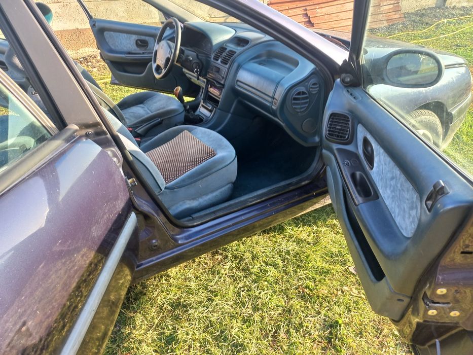 Vând Renault Laguna, benzină, 2000 cmc, af 1994, pentru colecționari