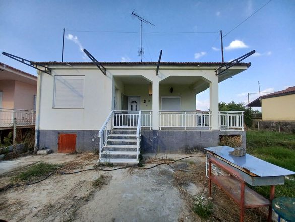 Продава къща с площ 65 м2 с двор общо 500 м2 в Неа Врасна, Гърция
