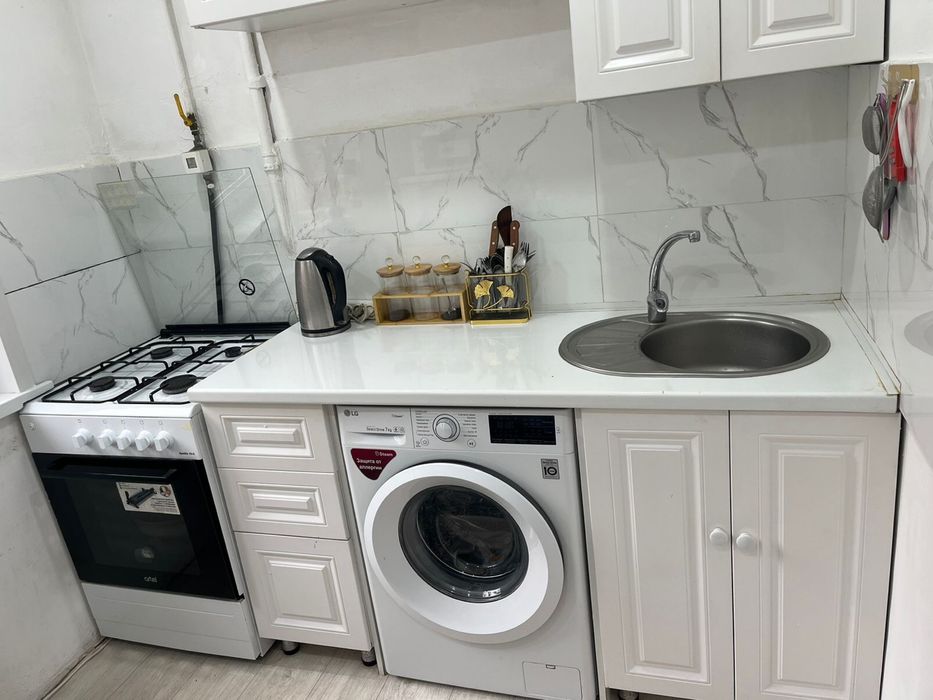 Продам кухонный гарнитур, газ плита, холодильник