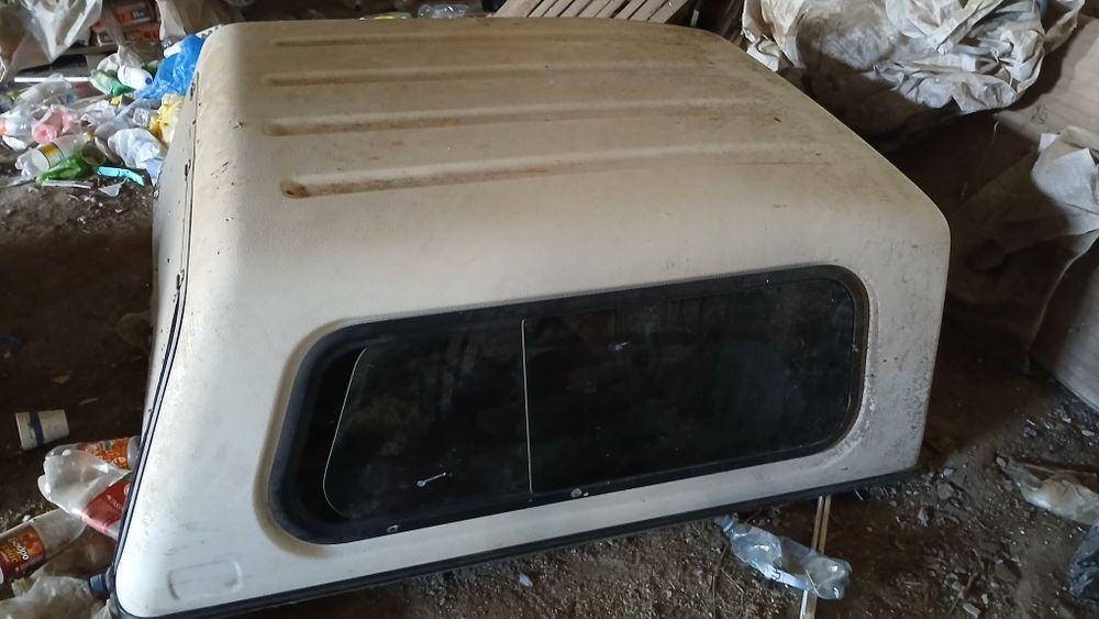 Кун на хайлюкс с окошкой