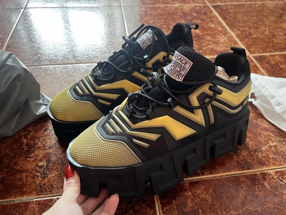 Маратонки Versace