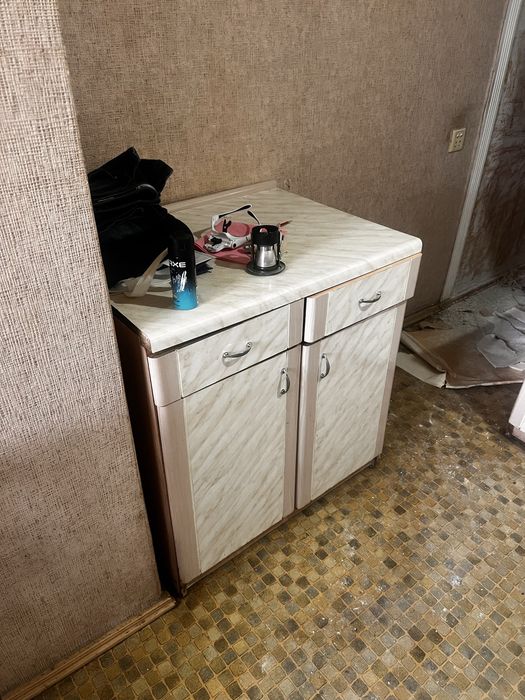 Кухоный гарнитур газ плита зеркало шкафы за все прошу 500000 тыс