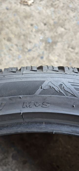 2 anvelope iarna ca si noi Hankook 285/35/20.Pret/bucata