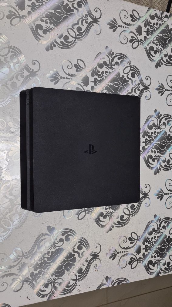 Ps4 slim in stare foarte buna