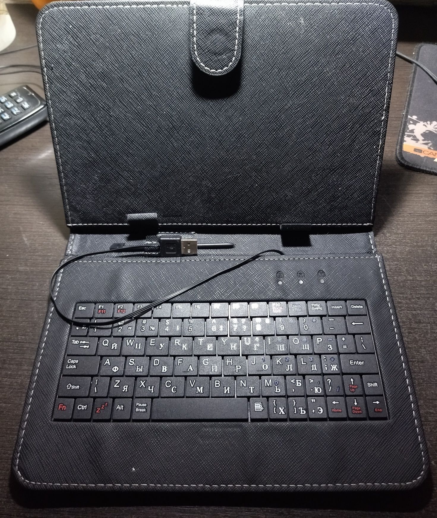 Клавиатура с USB кабелем