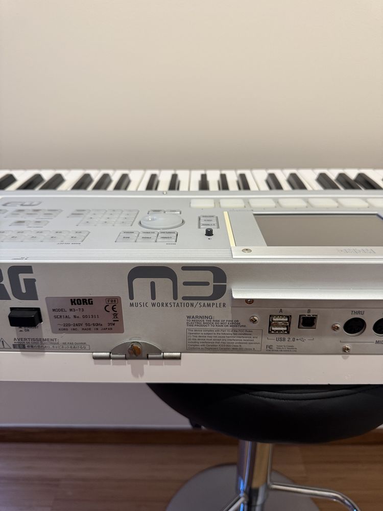 Продавам Korg M3