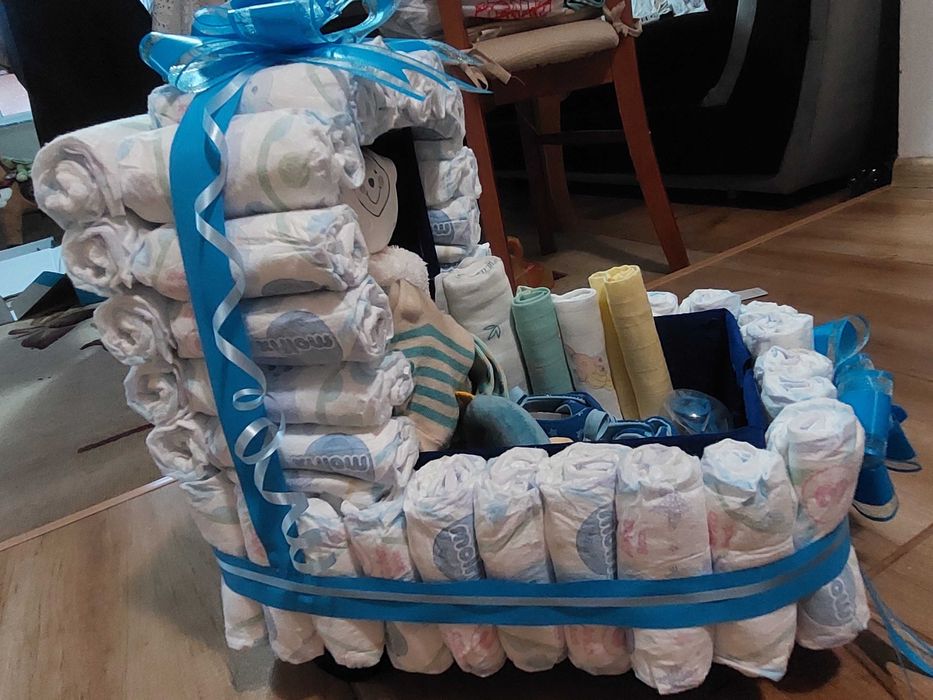 Бебешка количка от памперси