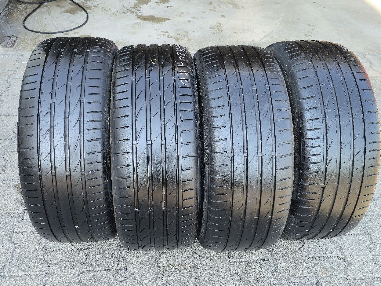 255 50 20 maxxis