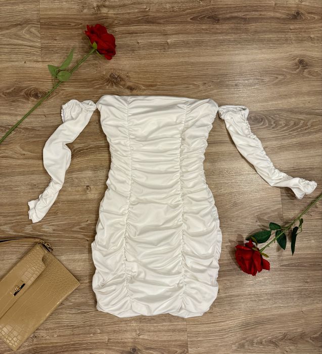 Бели роклички по тялото