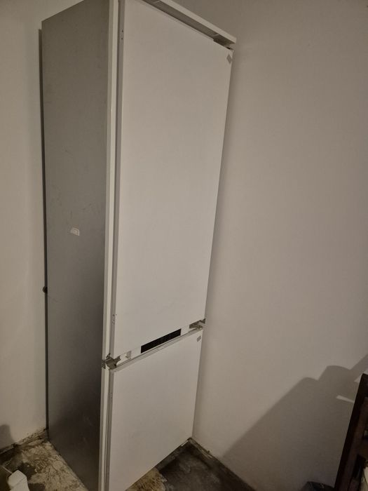 Vand combina frigorifica Ariston Hotpoint incorporabila